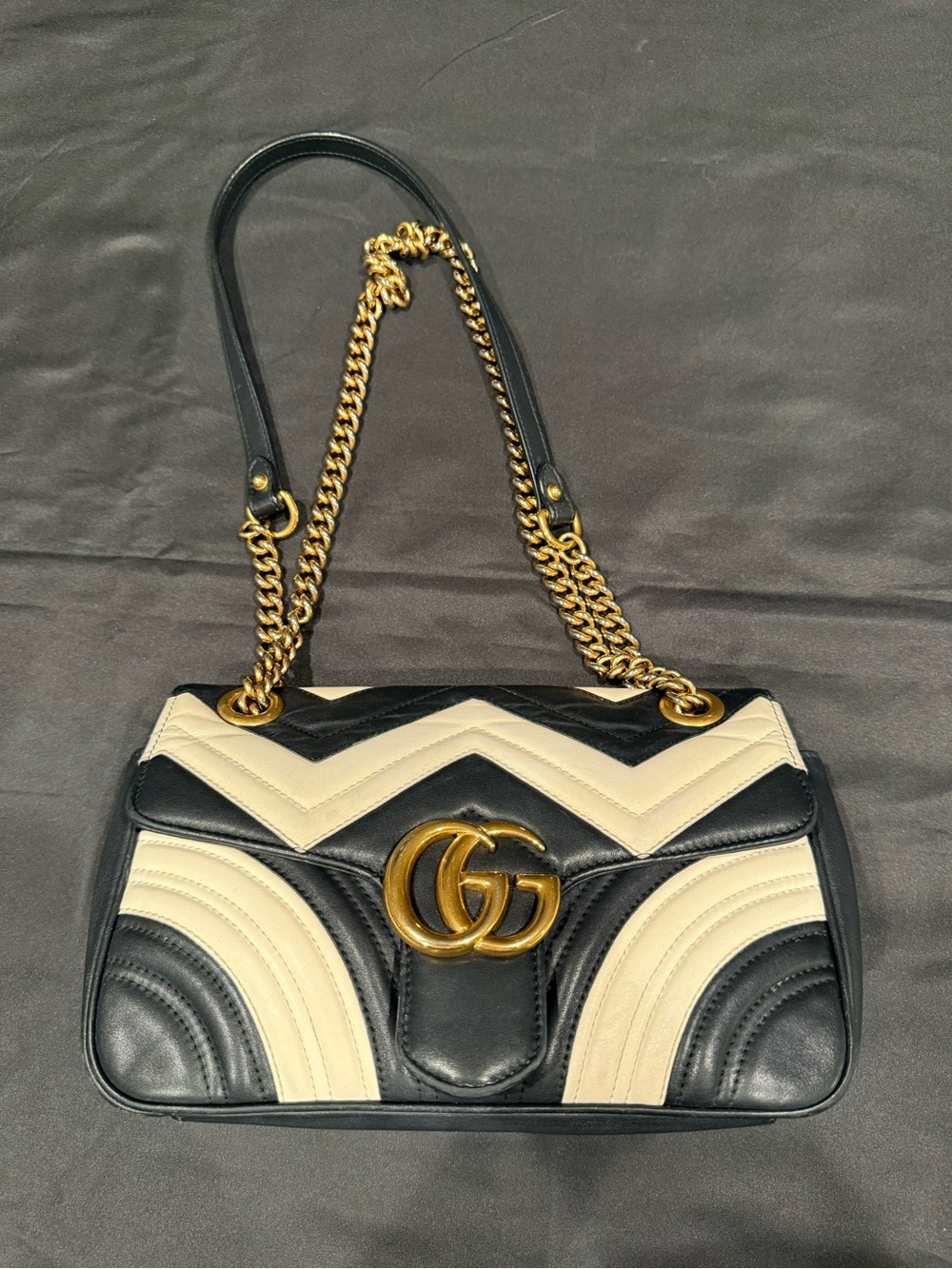 Gucci GG Marmont Chevron Shoulder Bag Black Cream Gold Chain Authenticated - Picture 10 of 16